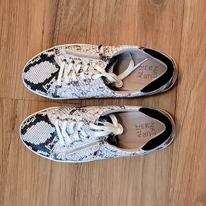 Leather Snakeskin print shoes 11 Wide